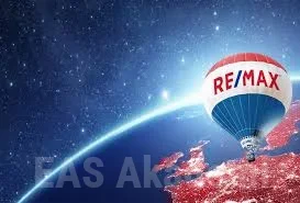 RE/MAX